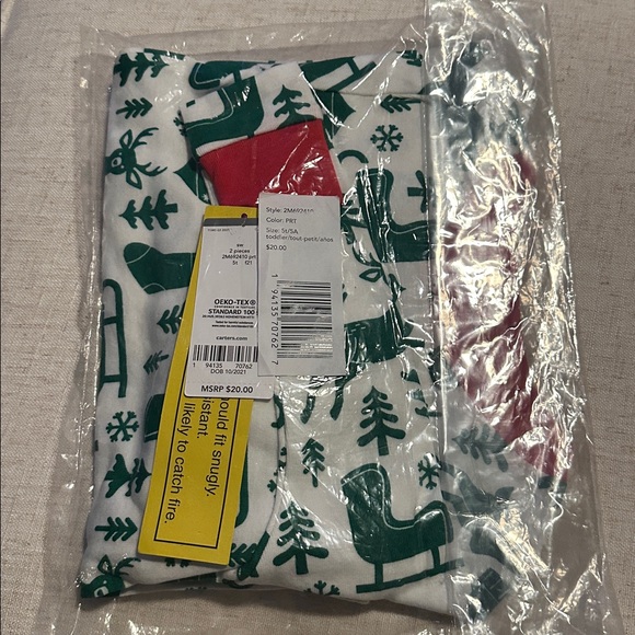 New With Tags (NWT) Carter's Green Reindeer Ornaments Pajamas Set Size 5T - Picture 1 of 3
